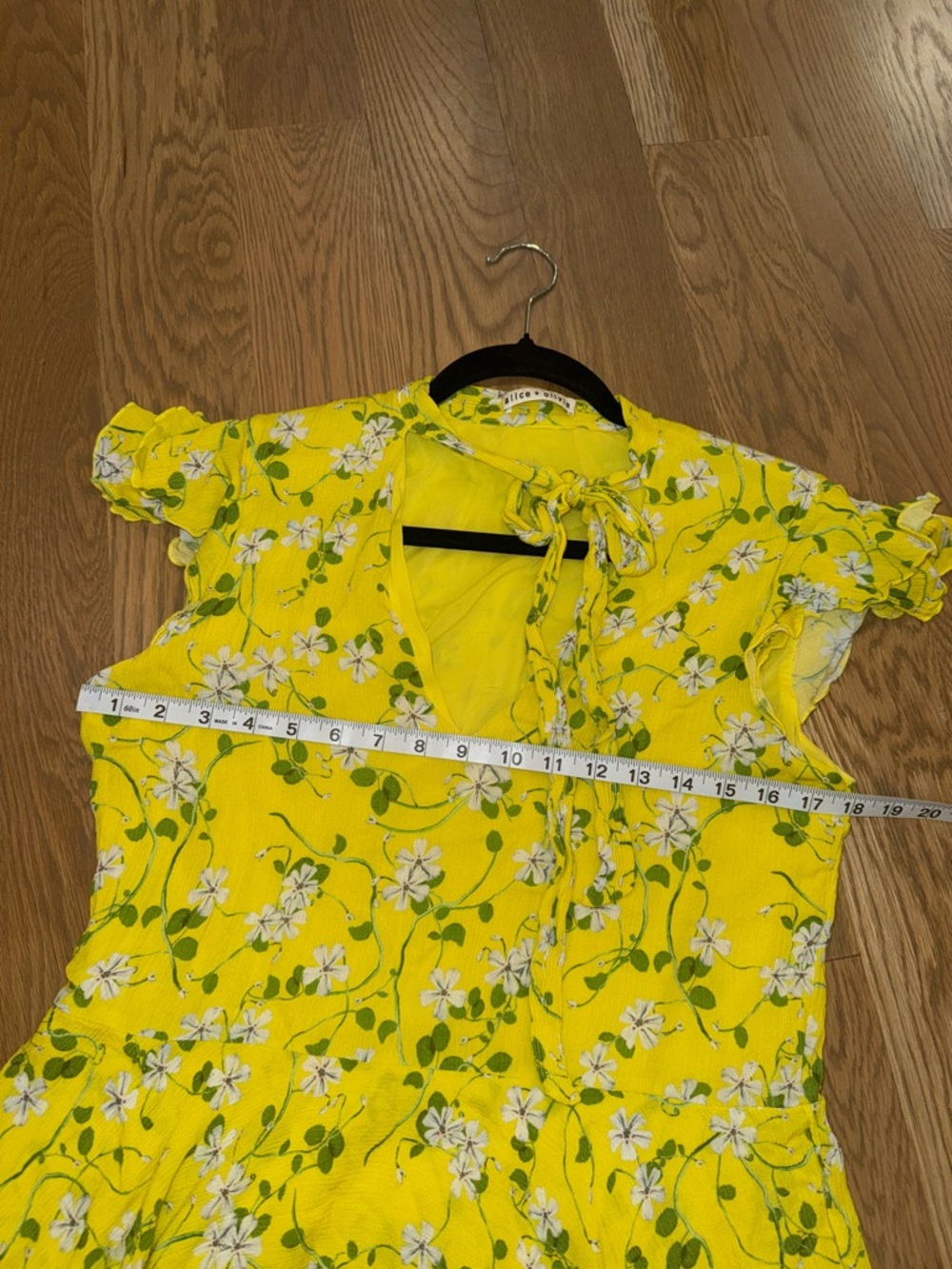 Alice + Olivia Moore Floral Tie-Neck Tunic Dress - Picture 6 of 8